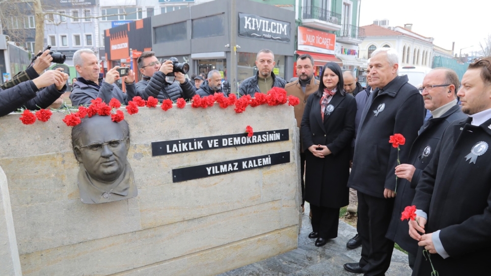 GAZETECİ & YAZAR UĞUR MUMCU EDİRNE'DE ANILDI