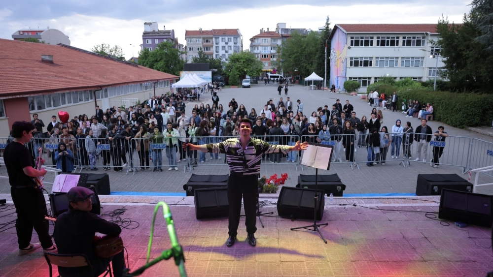 BAHAR ŞENLİKLERİ 2. GÜNÜNDE DE RENKLİ ETKİNLİKLERE SAHNE OLDU