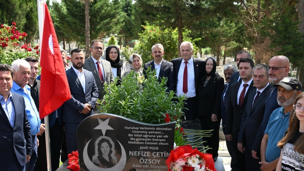 ŞEHİTLERİMİZ KABİRLERİ BAŞINDA ANILDILAR ‘RUHLARI ŞAD OLSUN’