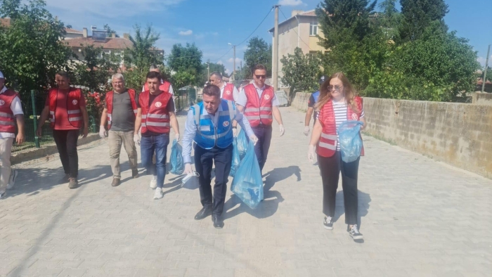 LALAPAŞA’DA 5 HAZİRAN DÜNYA ÇEVRE GÜNÜ’NDE TEMİZLİK VE FARKINDALIK ETKİNLİĞİ