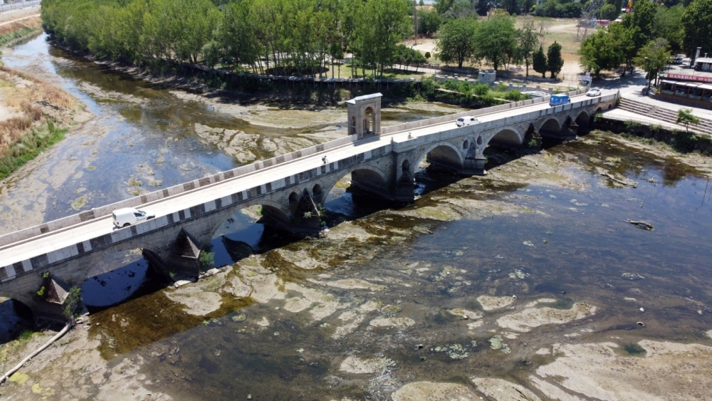 TUNCA NEHRİ ‘AKMAM’ DİYOR!