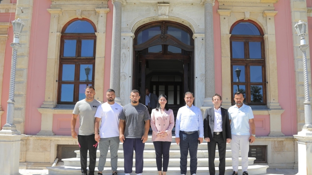 ALTIN KEMER YILI ÖNCESİ PEHLİVANLARDAN BAŞKAN GENCAN AKIN’A ZİYARET