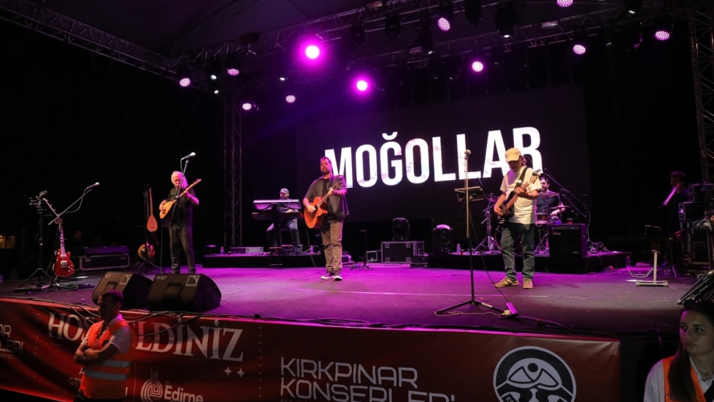 EFSANE GRUP MOĞOLLAR EDİRNE’DE SAHNE ALDI