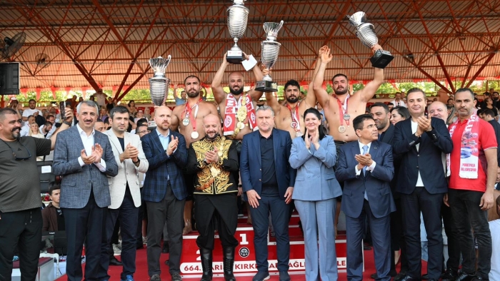 664. TARİHİ KIRKPINAR YAĞLI GÜREŞ ÖDÜLLERİ SAHİPLERİNİ BULDU