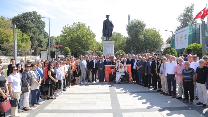 EDİRNE’DE CHP’LİLER 102. YIL DÖNÜMÜNÜ KUTLADI