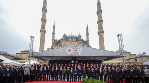 BAKAN TUNÇ: “CEZAEVİNDEN MESLEK SAHİBİ OLARAK ÇIKMALARINI SAĞLIYORUZ”