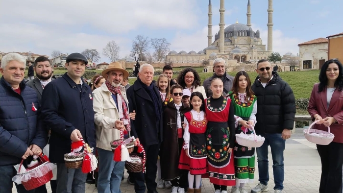 MARTENİÇKALAR TAKILDI, DİLEKLER TUTULDU!