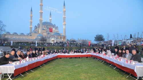 EDİRNE BELEDİYESİ’NDEN SELİMİYE’NİN GÖLGESİNDE ‘BEREKET SOFRASI’