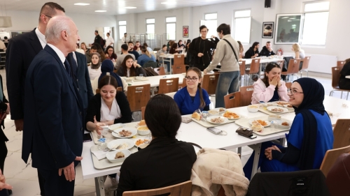 TRAKYA ÜNİVERSİTESİ’NDEN ÖĞRENCİLERE 100 BİN ASKIDA YEMEK DESTEĞİ