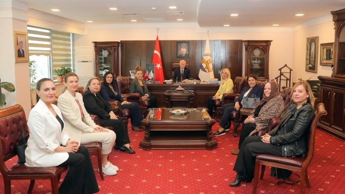 EDİRNE ŞEHİR GÖNÜLLÜLERİ VAKFI MÜTEVELLİ HEYETİNDEN REKTÖR HATİPLER’E ZİYARET