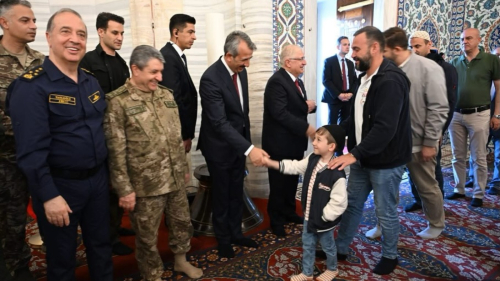 BAKAN GÜLER, BAYRAM NAMAZINI SELİMİYE’DE KILDI