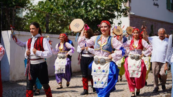 BALKANLARDA ASIRLIK DAYANIŞMA RUHUNUN ADI: TEFERİÇ ŞENLİKLERİ