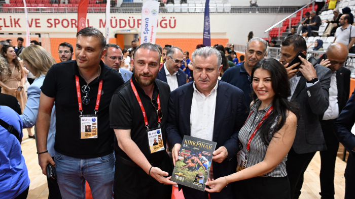 EDİRNE ULAK KIRKPINAR DERGİSİ BAKAN BAK’IN ELLERİNDE