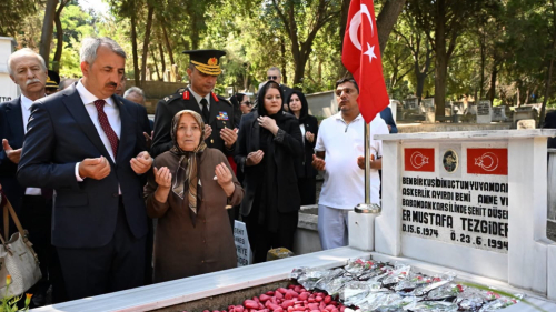AZİZ ŞEHİTLERİMİZİN KABİRLERİ ZİYARET EDİLDİ