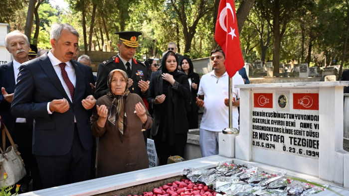 AZİZ ŞEHİTLERİMİZİN KABİRLERİ ZİYARET EDİLDİ