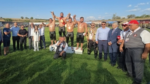 12. KOCA YUSUF YAĞLI GÜREŞLERİ’NDE BAŞPEHLİVAN ABDULBAKİ KARA OLDU
