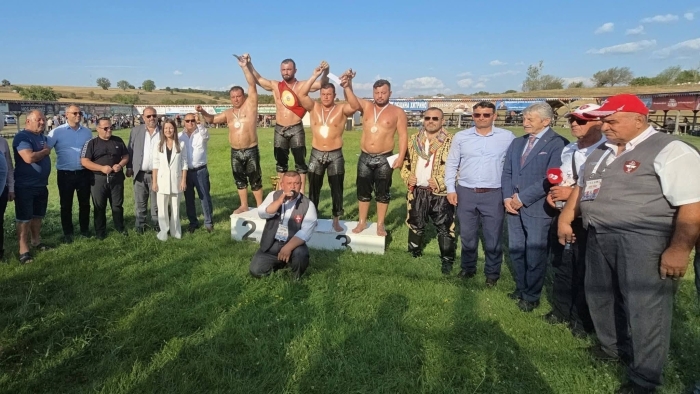 12. KOCA YUSUF YAĞLI GÜREŞLERİ’NDE BAŞPEHLİVAN ABDULBAKİ KARA OLDU