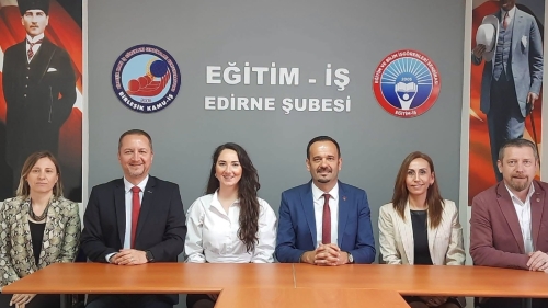 DÜNYA ÖĞRETMENLER GÜNÜ’NDE EĞİTİM-İŞ’TEN HAK MÜCADELESİ VURGUSU