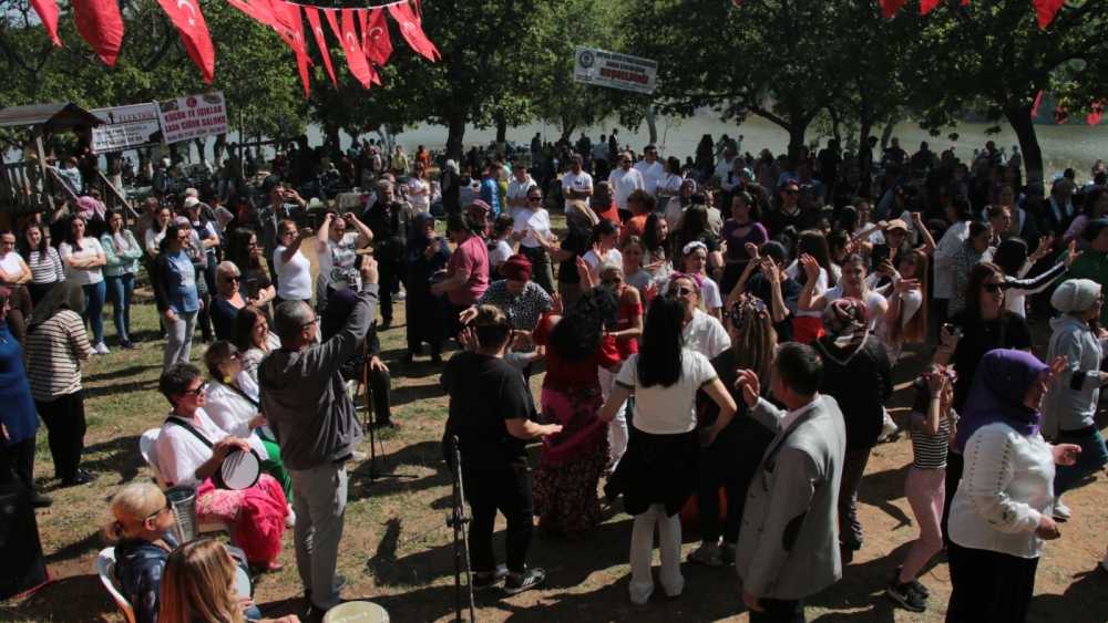 VAYSAL KÖYÜ BAHAR ŞENLİKLERİ RENKLİ GÖRÜNTÜLERE SAHNE OLDU