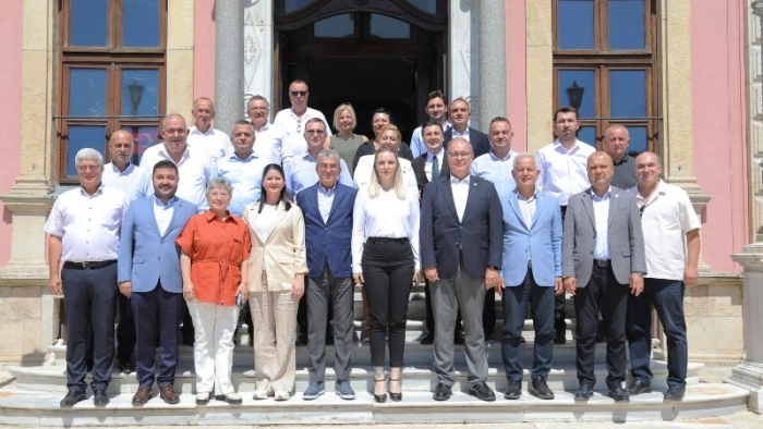 CHP’DEN EDİRNE BELEDİYESİ’NE ZİYARET: “DEMOKRASİ VE YEREL İRADEYE SAHİP ÇIKIYORUZ”