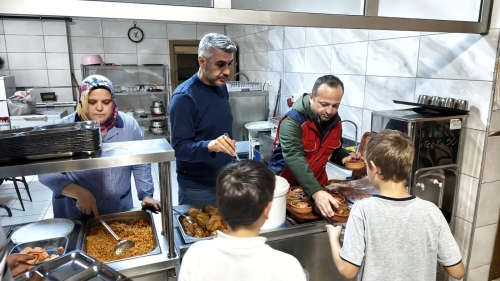 VAKIFLARDAN KÜÇÜK HAFIZLARA GÜVEÇ