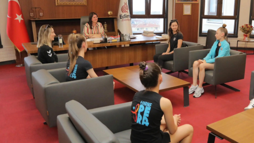 BAŞKAN GENCAN, BAŞARILI SPORCULARI AĞIRLADI