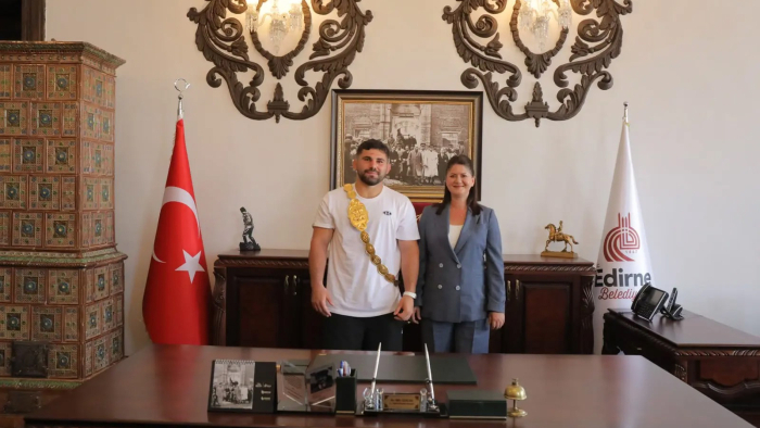 BAŞKAN FİLİZ GENCAN, 665. KIRKPINAR BAŞPEHLİVANI ERKAN TAŞ VE EDİRNELİ PEHLİVANLARI BELEDİYEDE AĞIRLADI
