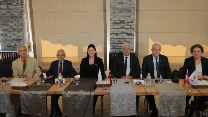 EDİRNE BELEDİYE BAŞKANI GENCAN, EMEKLİ ÖĞRETMENLERLE BİR ARAYA GELDİ