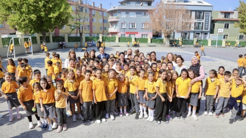 BAŞKAN GENCAN, MİNİK ÖĞRENCİLERLE BULUŞTU