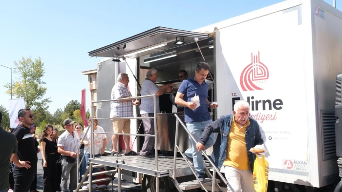 EDİRNE BELEDİYESİ’NDEN ÜNİVERSİTE ÖĞRENCİLERİNE HOŞ GELDİN İKRAMI