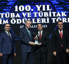 100. Yıl TÜBİTAK ve TÜBA Bilim Ödülleri Töreni’nde Prof. Dr. Servet Altay’a ödül