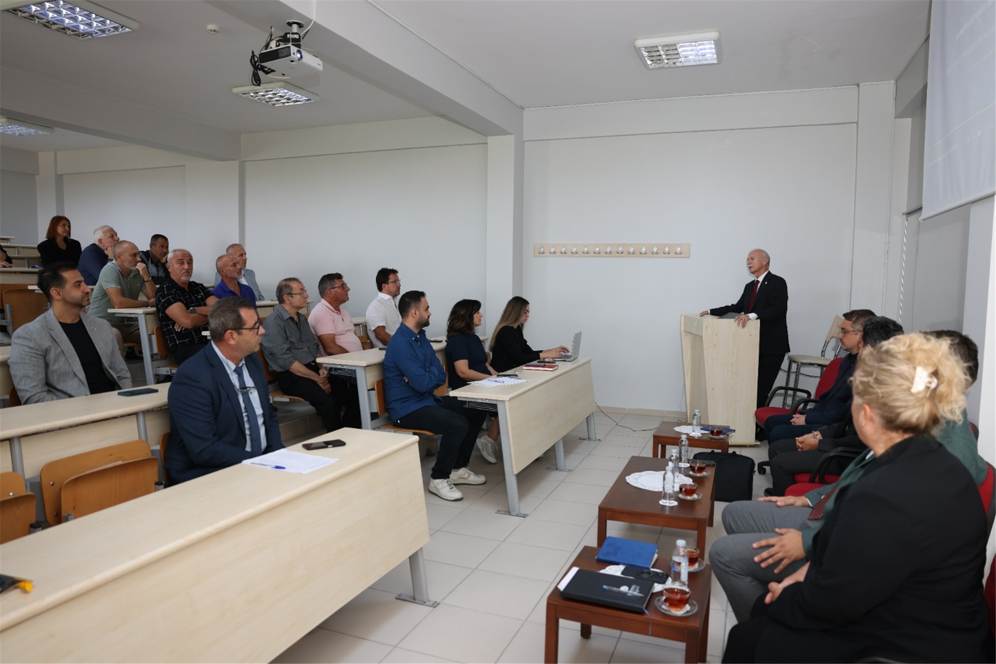 Rektör Hatipler Kırkpınar Spor Bilimleri Fakültesinin Akademik Kurul Toplantısına katıldı