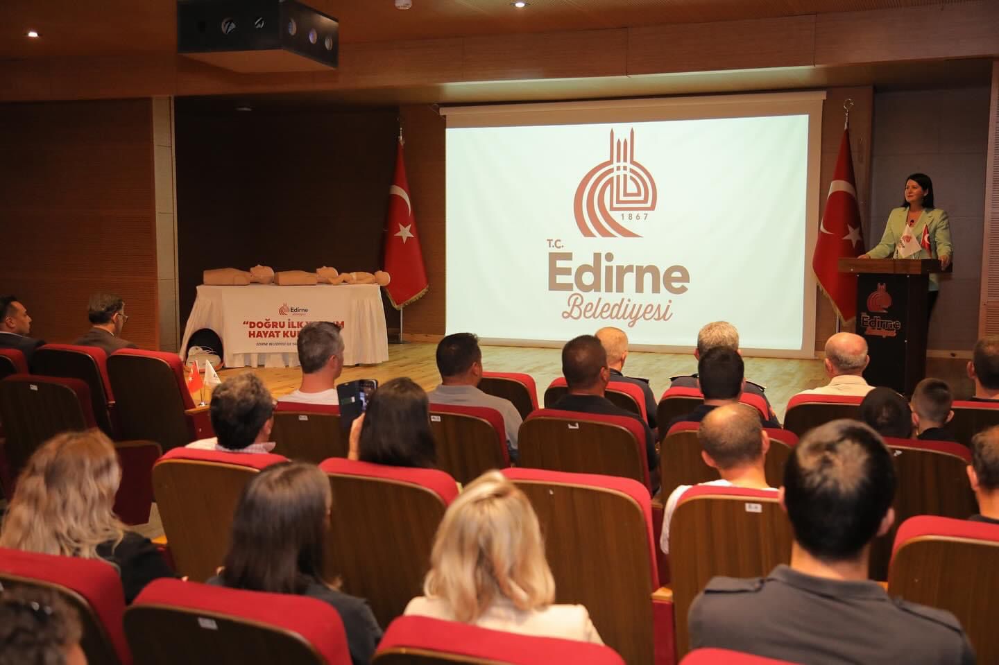 Edirne Belediyesi personelleri ilk yardım sertifikalarını aldı