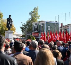 Ata’nın Huzurunda Saygıyla..