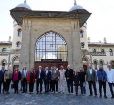 Trakya Üniversitesi Güzel Sanatlar Fakültesinde metal heykel, madalyon ve takı sergisi